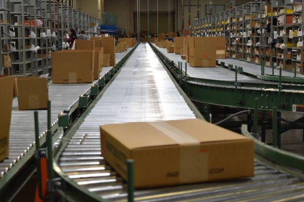 Live Roller Conveyor for Pick System in Distribution Center