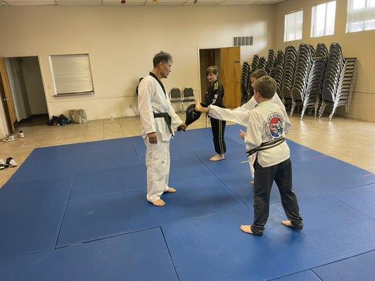 Grandmaster Kim training students-roundhouse kick