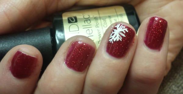 Beautiful snowflake on shellac gell Polish.