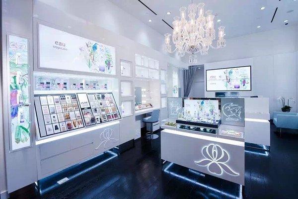 Sisley Paris boutique las Vegas @the shops of Crystals offers full make up service