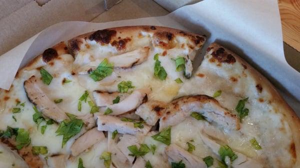 Chicken Roasted Garlic Pizza with White Sauce... Yummmm