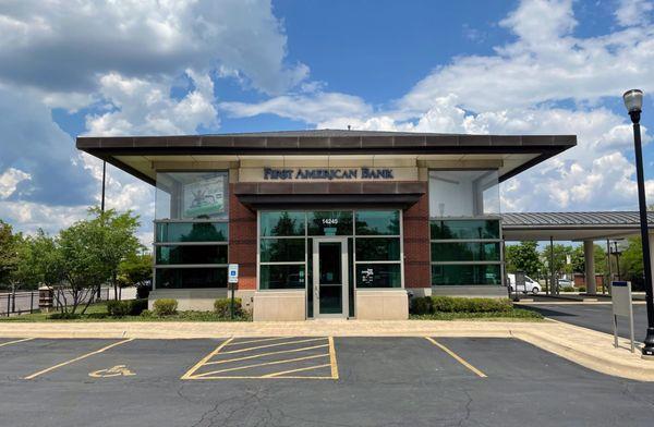 The exterior of the First American Bank Orland Park branch