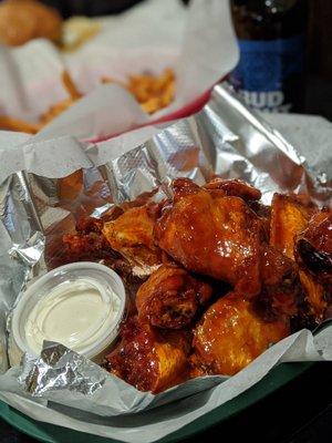 HUGE wings..... Great flavor!