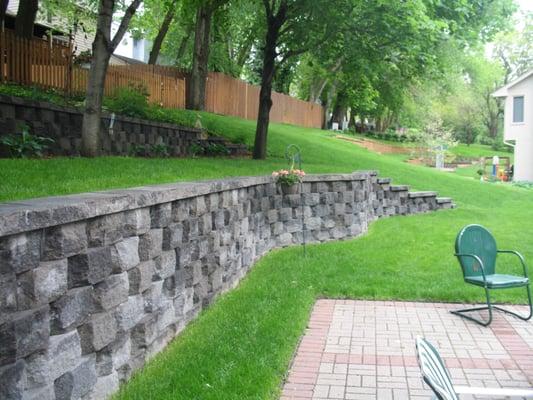 We build Retaining Walls with 5 year warranties