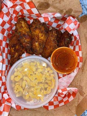 Wing basket with Mac n cheese