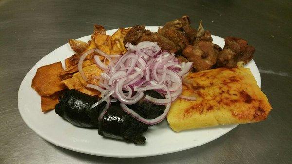 Piqueo peruano " relleno (blood sausage) , chicharrones (pork rind ), camote frito (fried sweet potatoe, tamal de pollo o cerdo