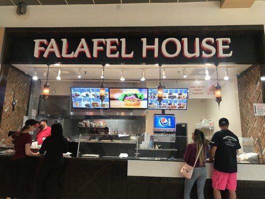 Love the food especially the Falafel and burgers.