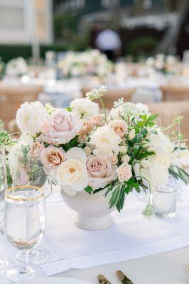 Floral Design by Gavita Flora. Photo by McCunes Photography. Planning + Design by Charmed Events Group.