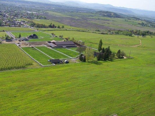 Green turnout pastures. Owners live on-site.