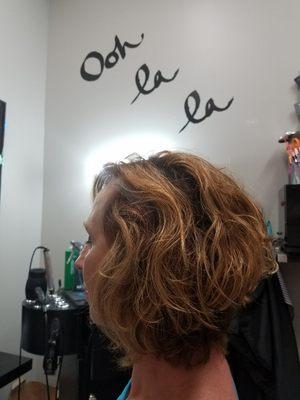 Karen has lovely natural straight to curly hair. Which we have  highlighted and color enhanced in red and warm gold!