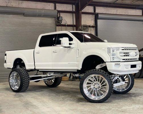 2020 Ford F-250 w/ AnyLevel Lift, 30x16 JTX forged wheels, 42" Fury Tires and a lot of paint work